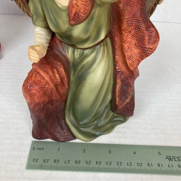 O'Well Grandeur Noel 2 Piece Porcelain Kneeling Angel and Angel Playing Harp - Picture 15 of 16